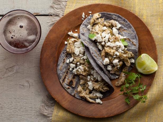 Голубые такос с курицей, физалисом и домашним сыром - «Фаст-фуд»
