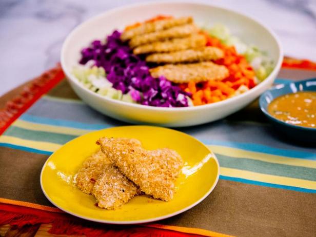 Хрустящие куриные пальчики в кокосовой панировке с манговым дип-соусом - «Быстрые рецепты»