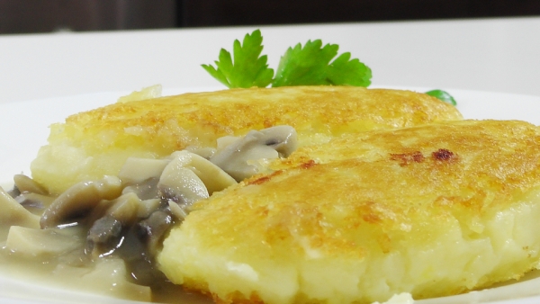 Картофельные зразы с курицей под грибным соусом - «Видео уроки»