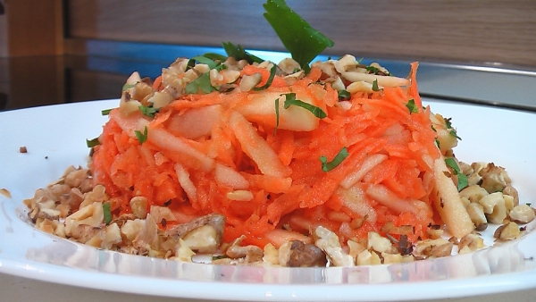 Салат из моркови и яблок с орехами - «Видео уроки»