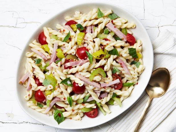 Салат с макаронами, ветчиной и маринованными перцами - «Все рецепты»