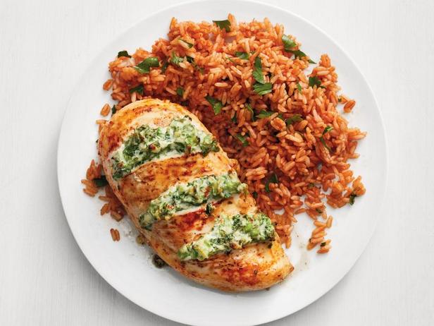 Куриная грудка, фаршированная брокколи и сыром, и томатный рис - «Меню диеты»