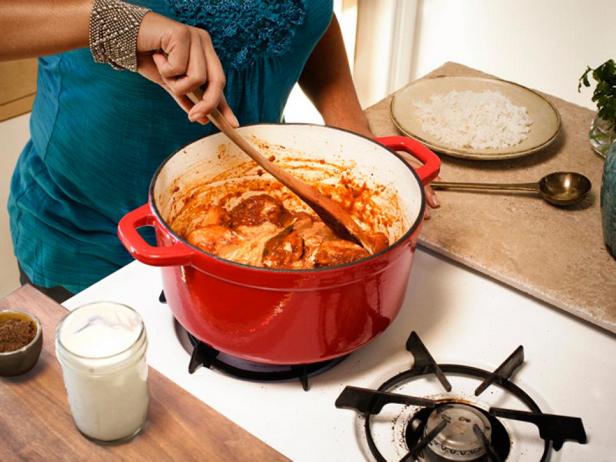 6. Добавьте приправу гарам масала по вкусу