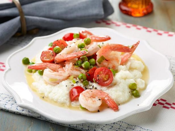 Креветки с кукурузной кашей гритс и зелёным горошком в масляном соусе за 20 минут - «Быстрые рецепты»