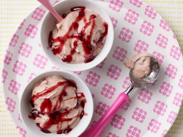 Мороженое со вкусом банана, малины и кокоса из 3 ингредиентов - «Быстрые рецепты»