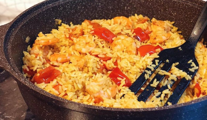 Вкус Испании: готовим паэлью с креветками, курицей и чоризо для уютного домашнего ужина - «Кулинарные рецепты»