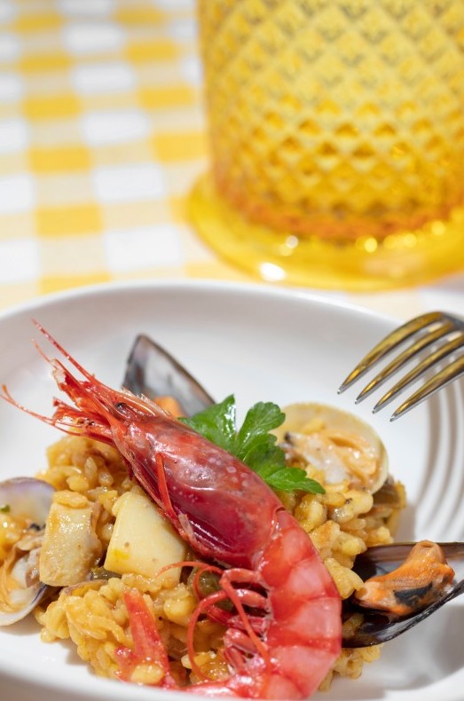 Вкус Испании: готовим паэлью с креветками, курицей и чоризо для уютного домашнего ужина - «Кулинарные рецепты»
