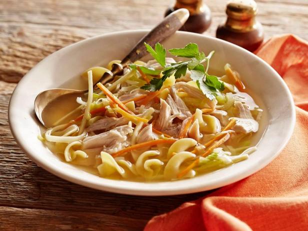 Традиционный куриный суп с лапшой и овощами - «Первые блюда»
