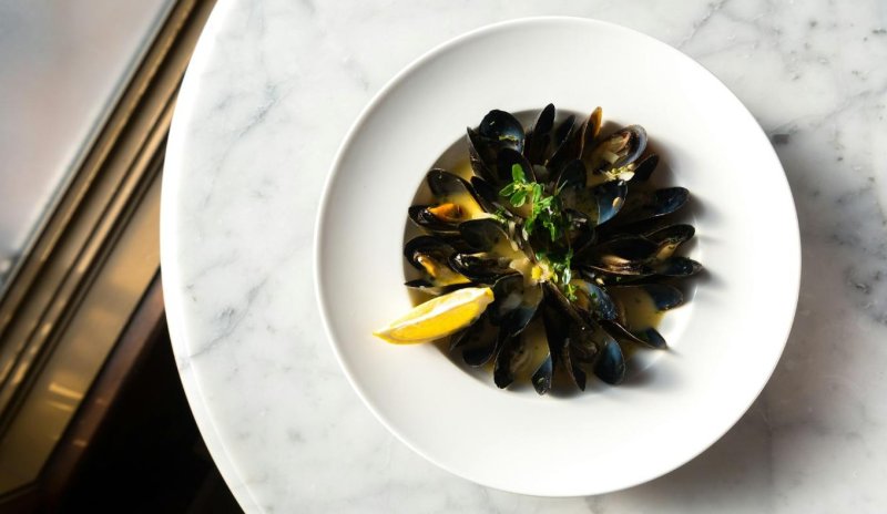 Как правильно есть мидии и устрицы в ресторане, чтобы не выглядеть глупо: пошаговая инструкция - «Кулинарные рецепты» Как правильно есть мидии и устрицы в ресторане, чтобы не выглядеть глупо: пошаговая инструкция - «Кулинарные рецепты»