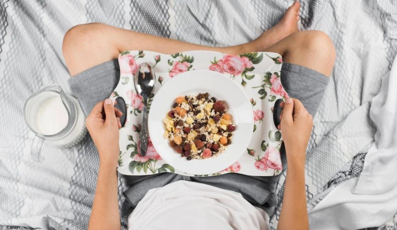 Яйца, овсянка или йогурт: что полезнее есть на завтрак? - «Кулинарные рецепты»