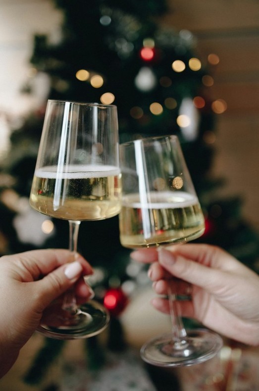 Что пить в новогоднюю ночь: список алкогольных и безалкогольных напитков - «Кулинарные рецепты»