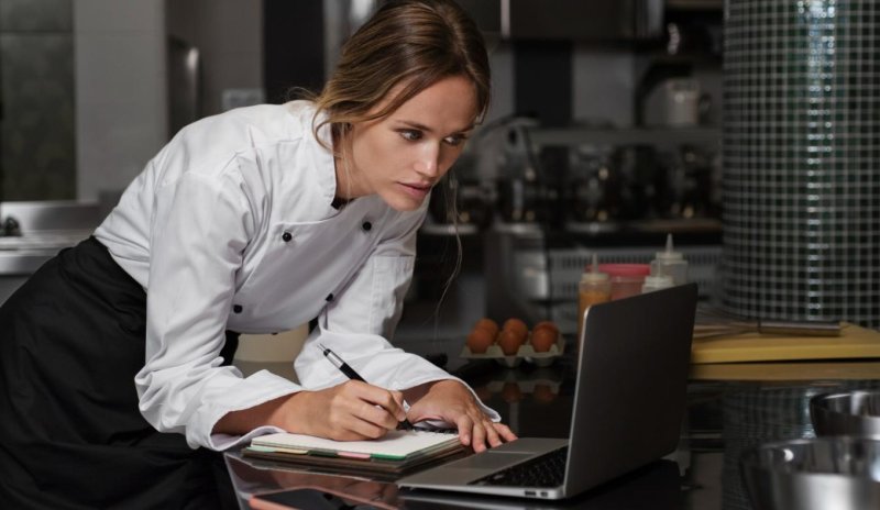 В дубайском ресторане работает ИИ-повар, который подает "тартар из динозавров" - «Кулинарные рецепты» В дубайском ресторане работает ИИ-повар, который подает "тартар из динозавров" - «Кулинарные рецепты»