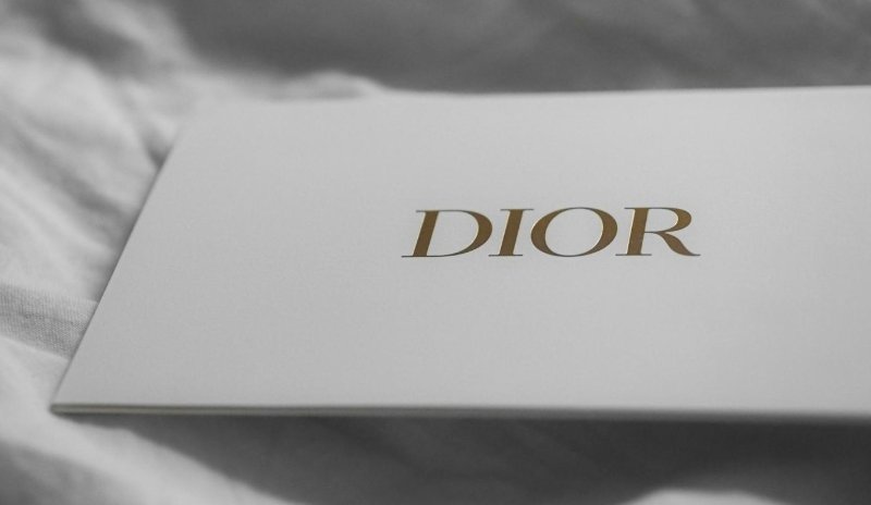 Модный дом Dior выпустил лимитированную пасхальную коллекцию с шоколадным яйцом - «Кулинарные рецепты»